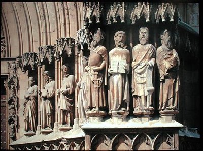Jambfiguren van de gevel van het hoofdportaal, gebouwd tussen 1171 en 1331 door Spanish School